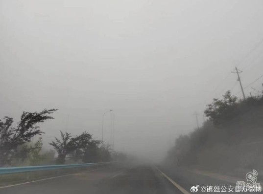 路况提醒！镇雄这两条高速有大雾能见度低，请过往车辆谨慎驾驶！